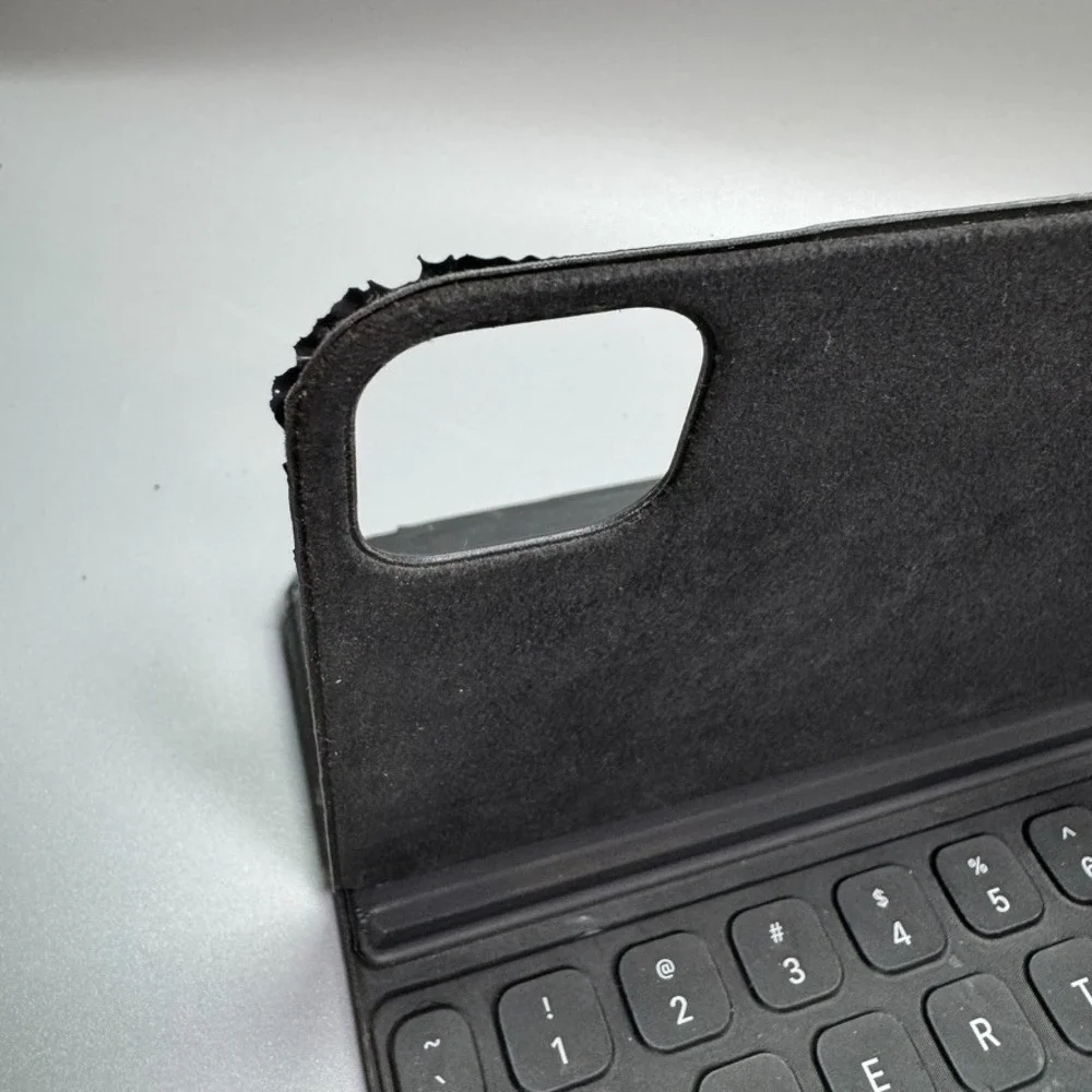 Genuine Apple A2038 Smart Keyboard for iPad Pro 11